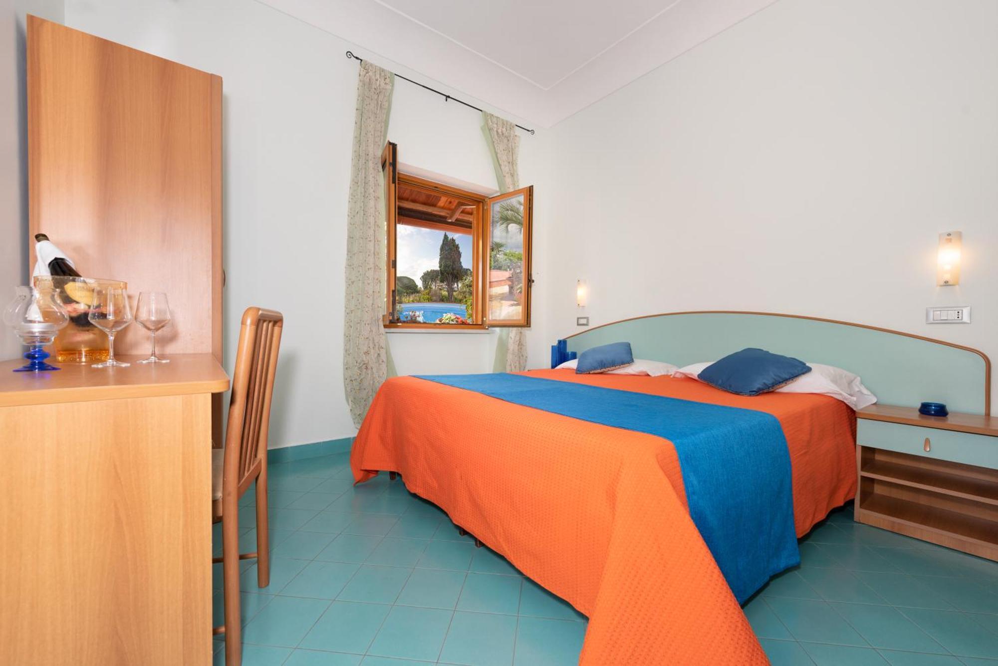 Hotel Villa Sirena Sant'Angelo  エクステリア 写真