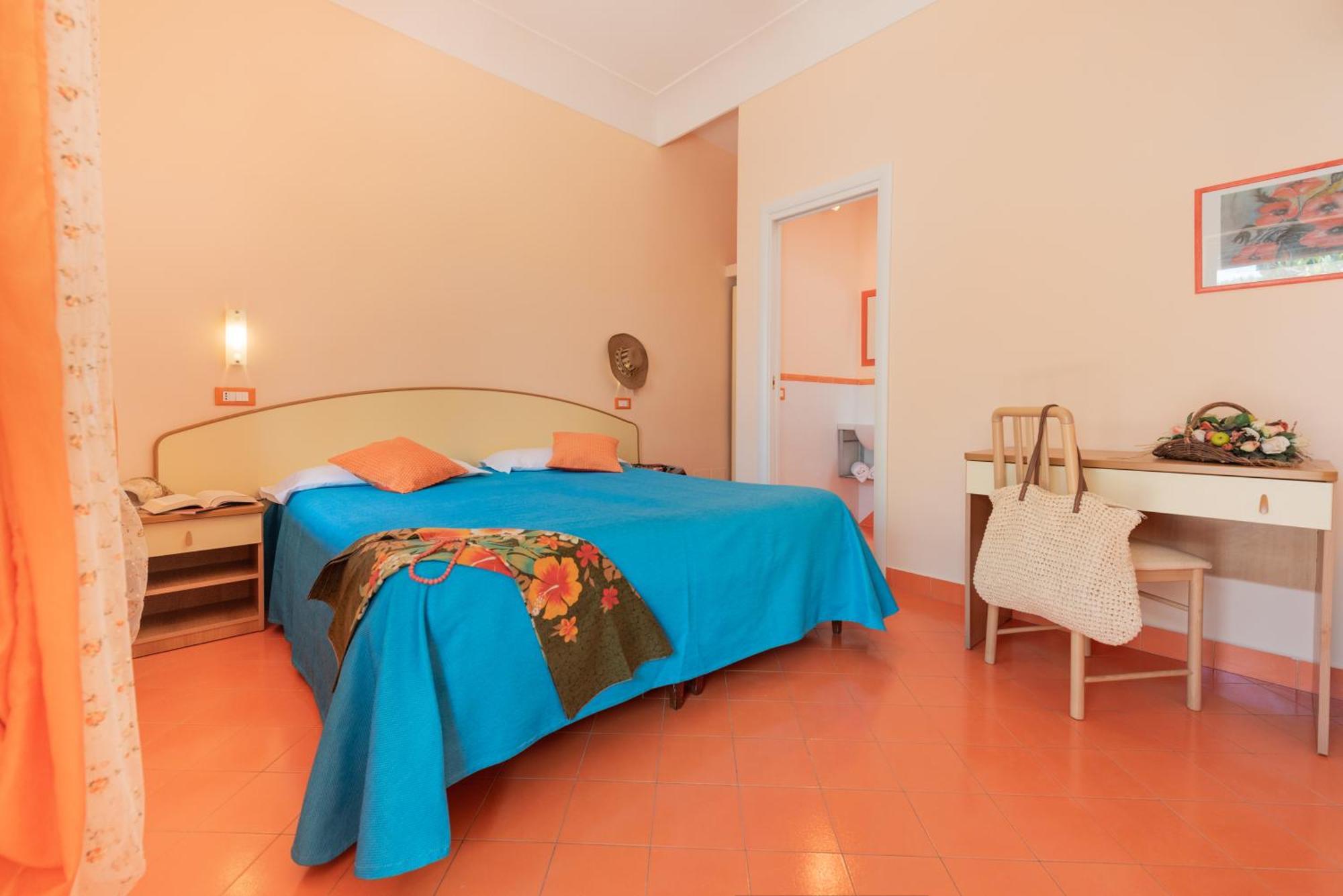 Hotel Villa Sirena Sant'Angelo  エクステリア 写真