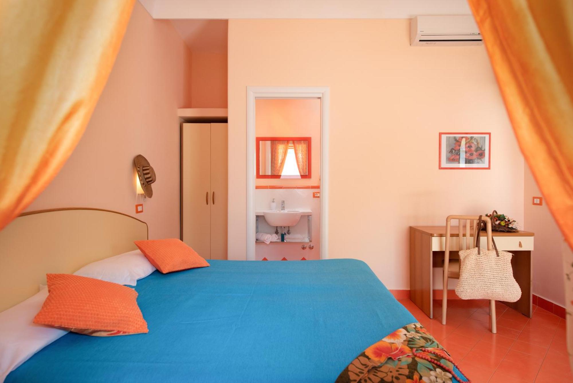 Hotel Villa Sirena Sant'Angelo  エクステリア 写真