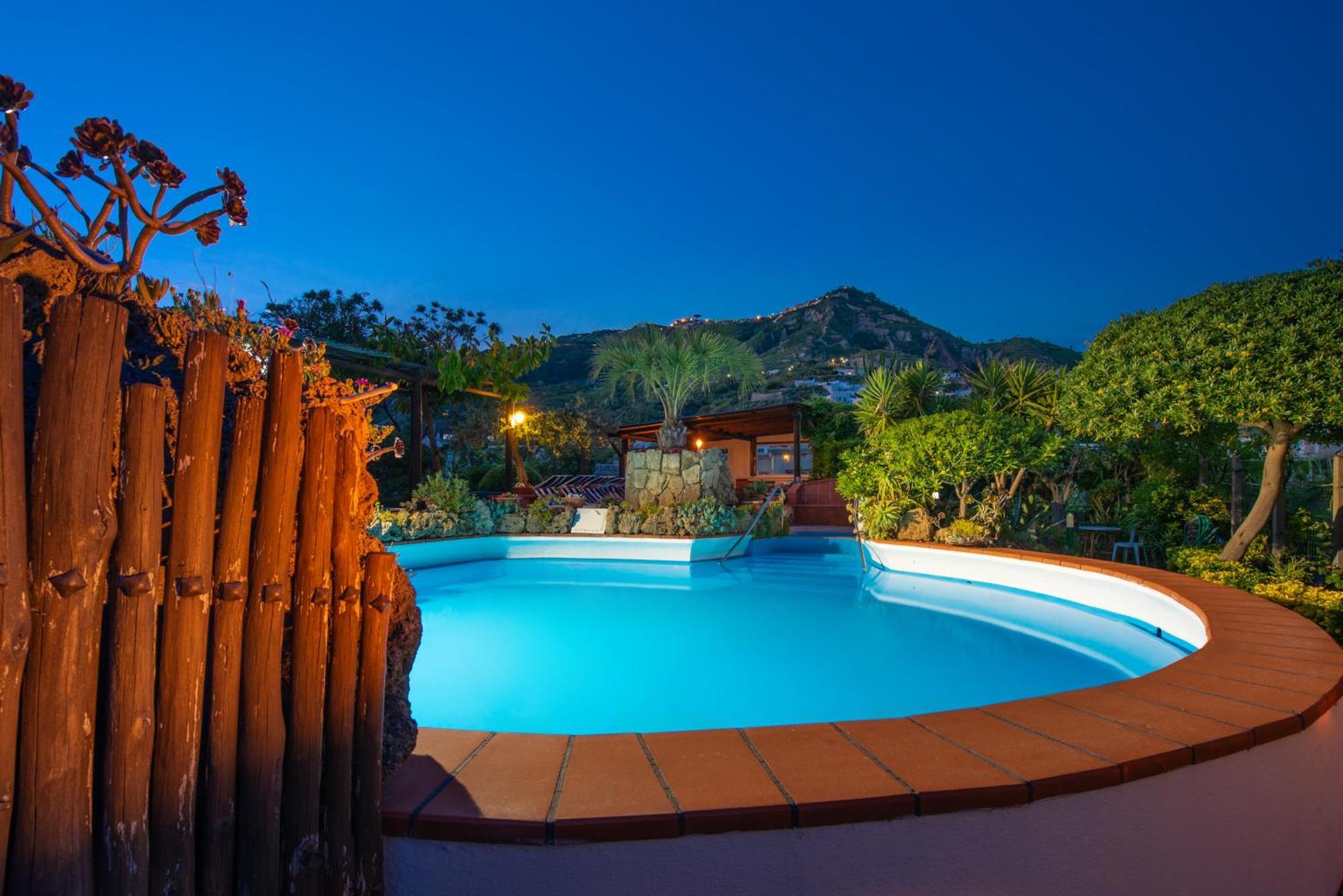 Hotel Villa Sirena Sant'Angelo  エクステリア 写真